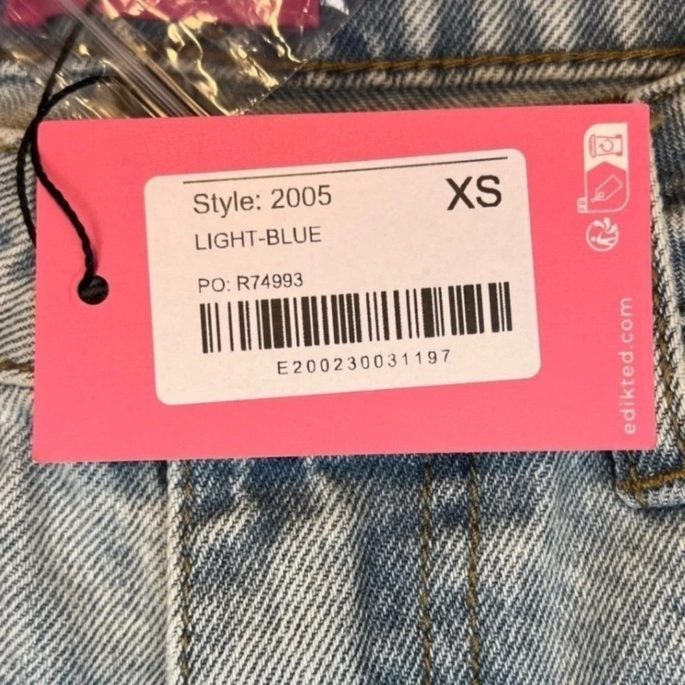 NWT Edikted High Waisted Boyfriend Jeans, Distressed Light Wash, Size XS - Picture 9 of 11